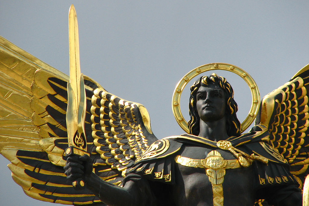 1024px-Archangel_Michael_statue_in_Kiev-_Maidan_Nezalezhnosti_square._Kiev-_Ukraine-_Eastern_Europe-2