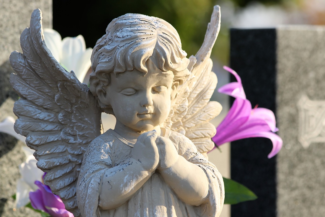 Monument-Statue-Sculpture-Angel-Praying-3768403-1