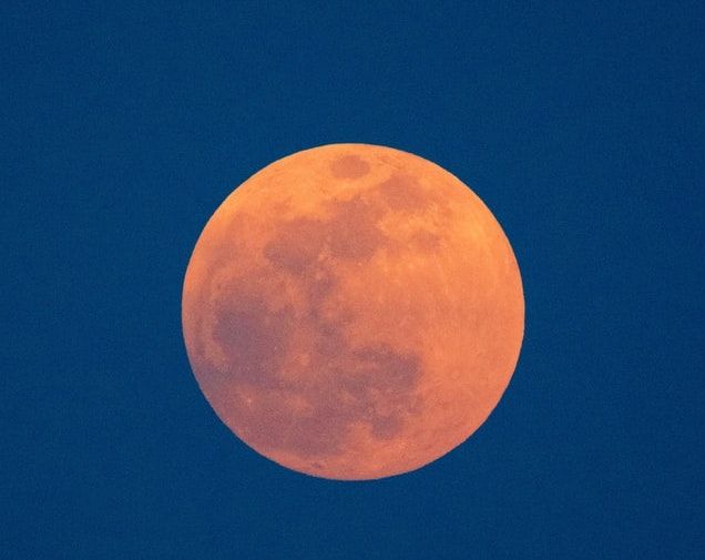 full-moon-red-yellow-on-blue-sky_small-1